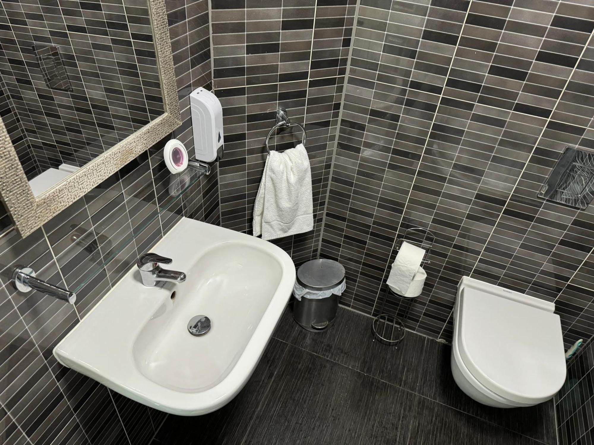 Namaste Palace Hotel نورويش المظهر الخارجي الصورة